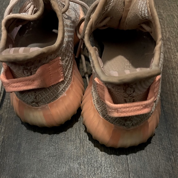 Used Yeezy 360 woman’s size 7.5 - Picture 2 of 4